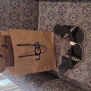 UGG's, sandals, size 6, new, blk